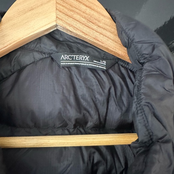 ARCTERYX PUFFER VEST LARGE - Picture 2 of 3